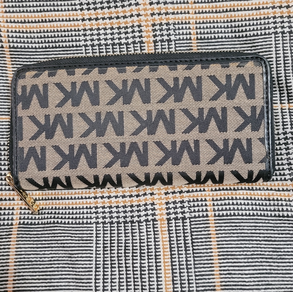 Michael Kors Zip Around Wallet - Picture 3 of 5